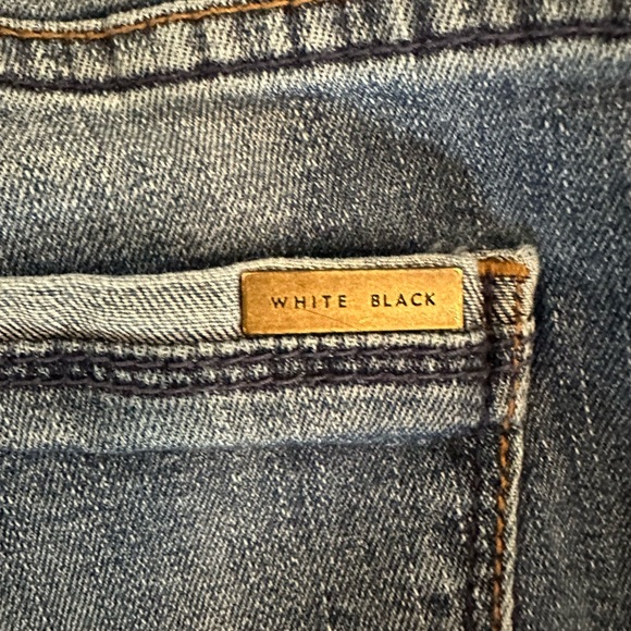 White House Black Market Floral Embellished Embroidered Blue Cropped Jeans Sz 6 - Picture 11 of 16